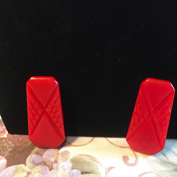 VINTAGE RED LAPEL OR SHOULDER BROOCHES - Picture 3 of 8